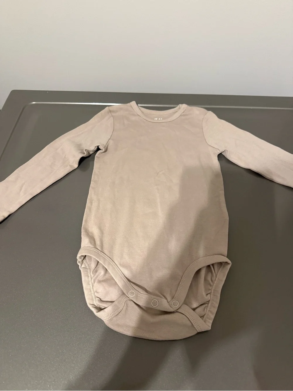 H&M-Kids Long-Sleeve One-Piece Bodysuit in Light Taupe-Size 12/18 months